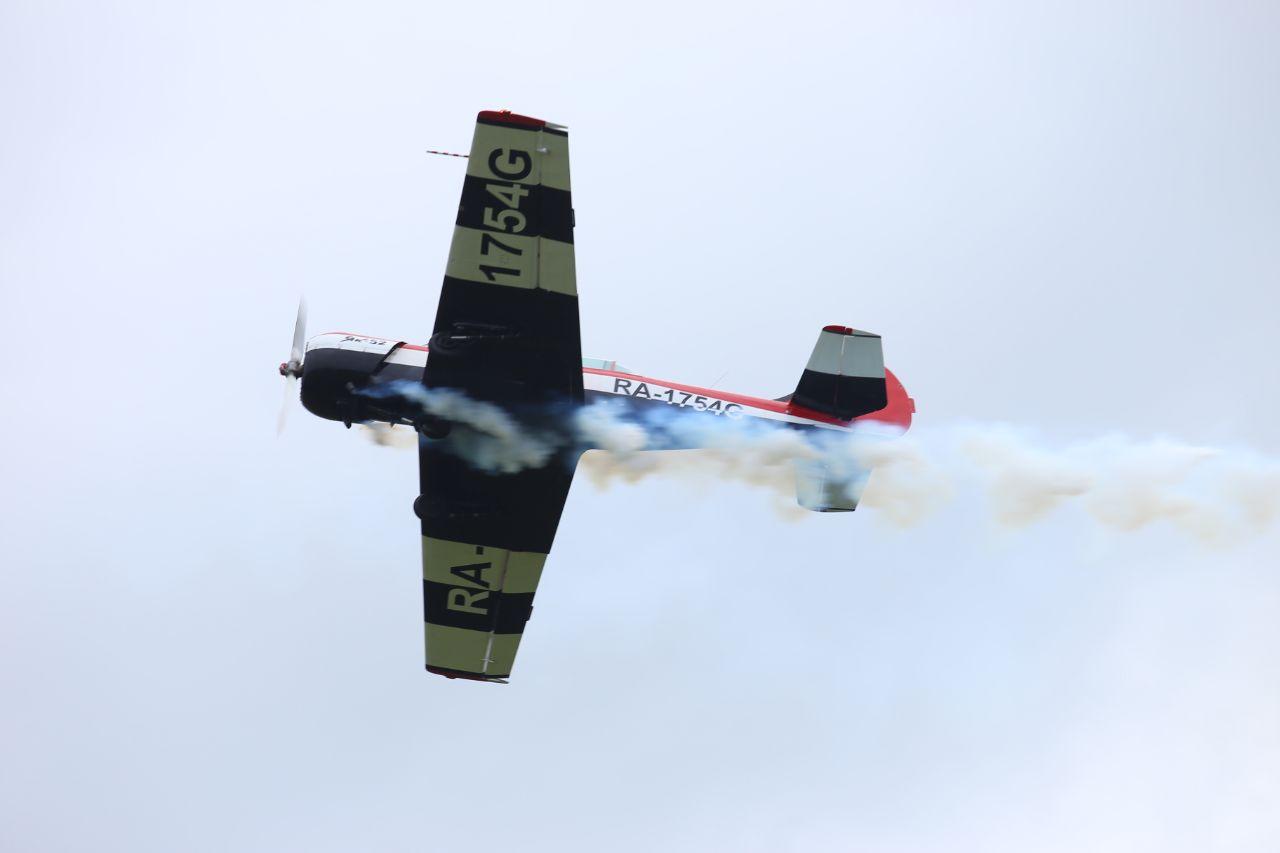 Фото В Новосибирске завершилось грандиозное авиашоу: завораживающие кадры самолётов и вертолётов в небе 8